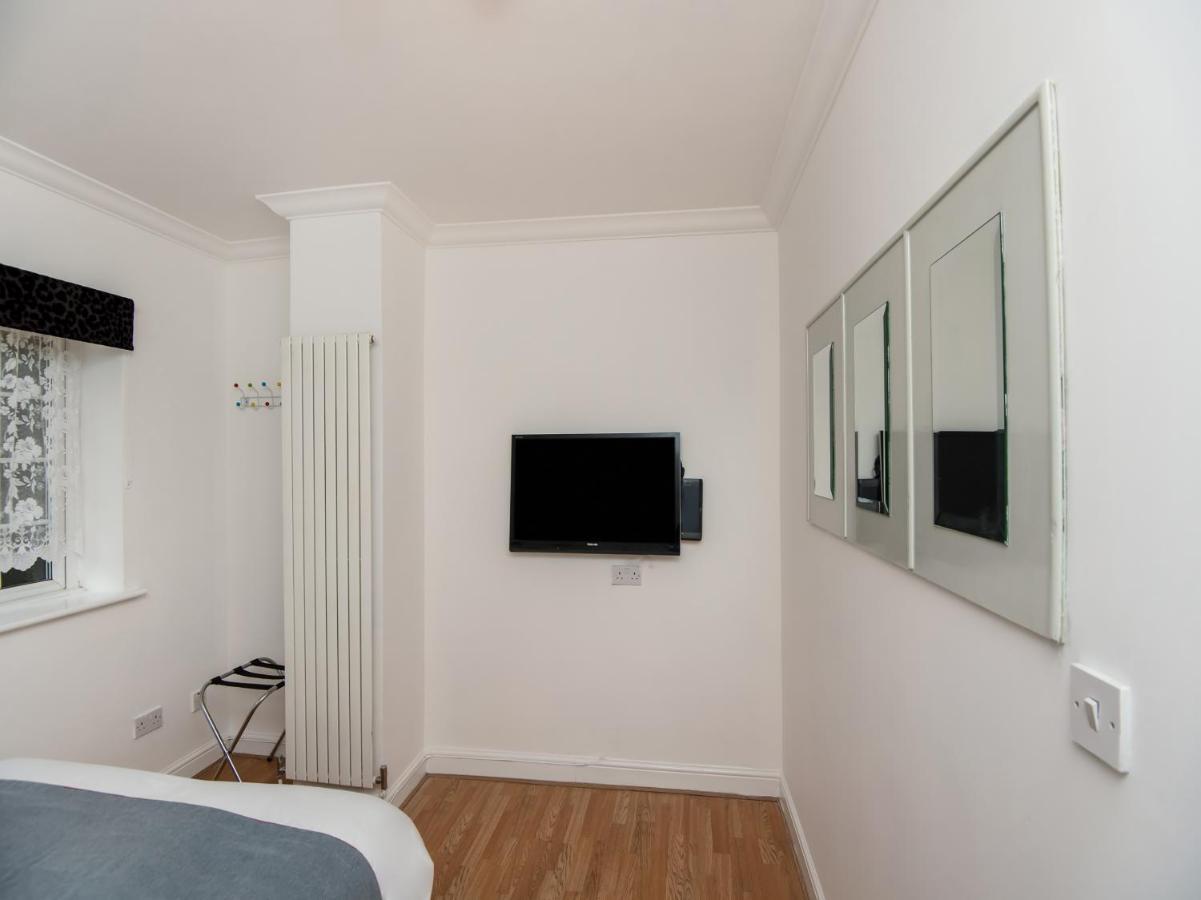 Oyo Vale Lodge Γουίνσδορ Εξωτερικό φωτογραφία